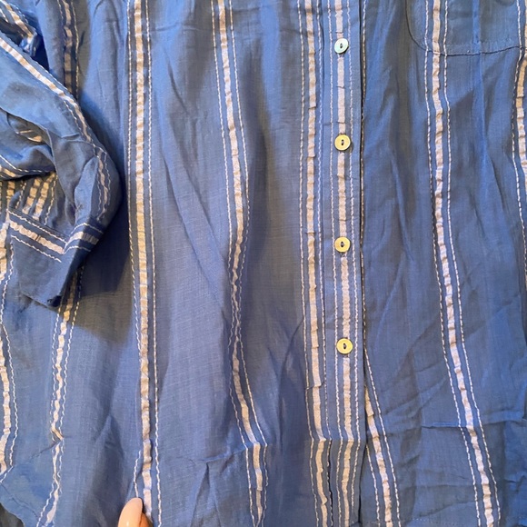 New๐Summer blue button down - Picture 4 of 5